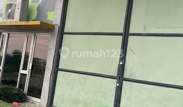 Gudang Safe Lock Sidoarjo - Siap Pakai! 216 M² dengan Rak Barang