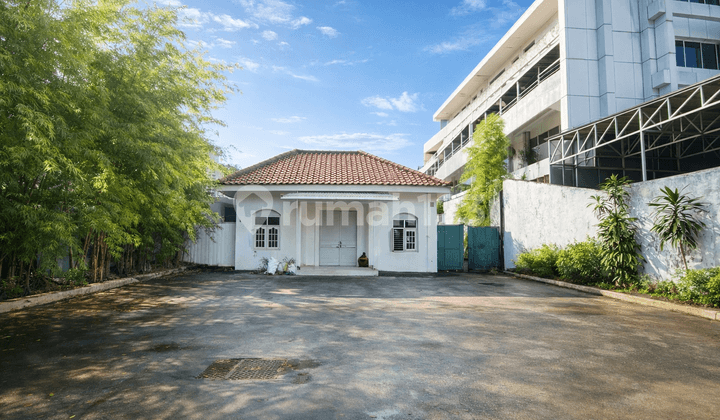 Rumah Jalan Raya Arjuna Surabaya Pusat untuk Perkantoran, Bisnis Usaha, Dll