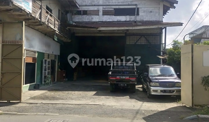Gudang Toko Daerah Rungkut Menanggal