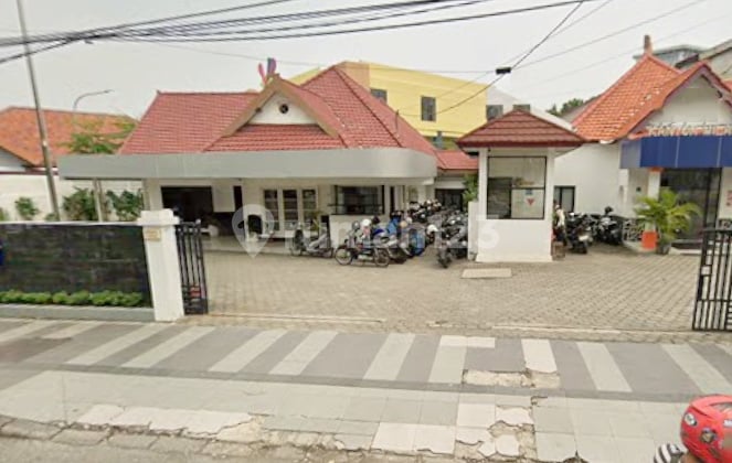 Sewa Rumah Usaha Strategis Jalan Raya Tengah Kota Surabaya!