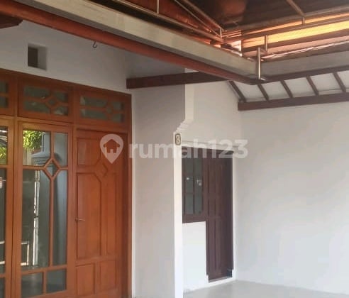 For Sale Ready-to-Occupy House in Mulyosari Tengah