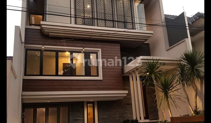 Dijual Rumah Minimalis Modern 3 Lantai Siap Huni di Araya 2 Surabaya
