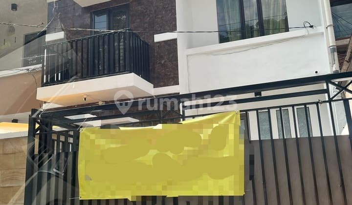 Rumah Babatan Pratama, Wiyung. Dekat Pakuwon Mall