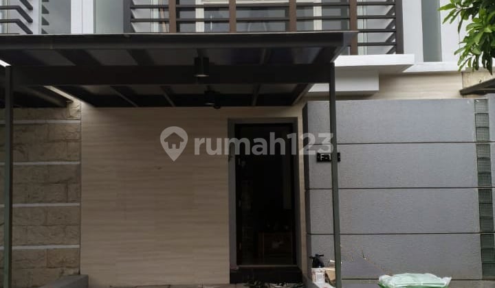 Disewakan Rumah di Graha Natura. Dekat Pakuwon Mall