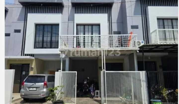 Rumah di Regency One Babatan, Surabaya Timur. Dekat Galaxy Mall.