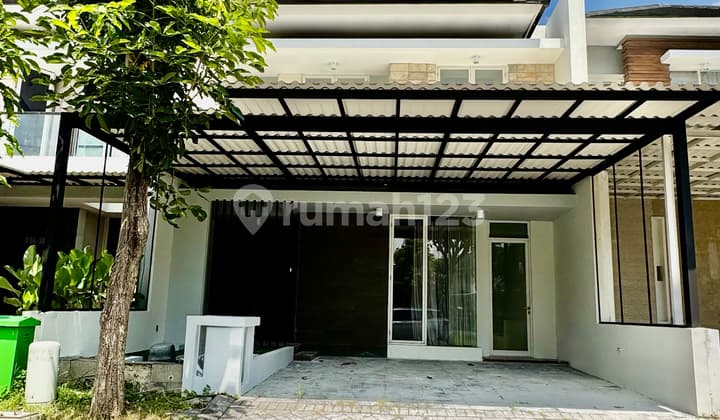Disewakan Rumah Royal Residence 2Lt 4Kt Semi Furnish Dekat Tol Pakuwon Mall