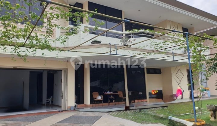 DIJUAL RUMAH RAYA SATELIT LUAS BESAR TERAWAT FULL FURNISHED