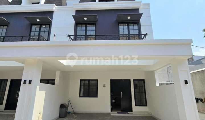 Jual Townhouse American Classic di Pancoran Barat Jakarta Selatan Jual Rumah Pasar Minggu Raya