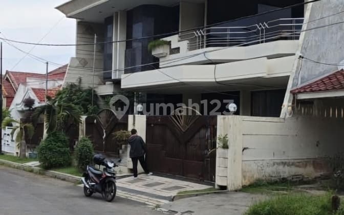 Rumah Indah di Dharmahusada Indah Rumah Sangat Terawat, Dekat Kertajaya, Galaxy Mall