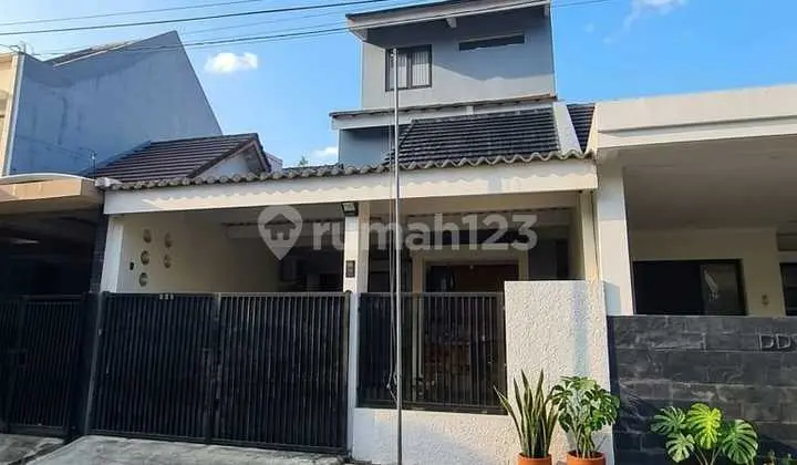 3-Story House in Pantai Mentari, Cheap, Needs Renovation, One Step from Kenjeran Main Road
