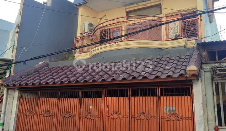 2-Storey House Suitable for Business in Krendang
