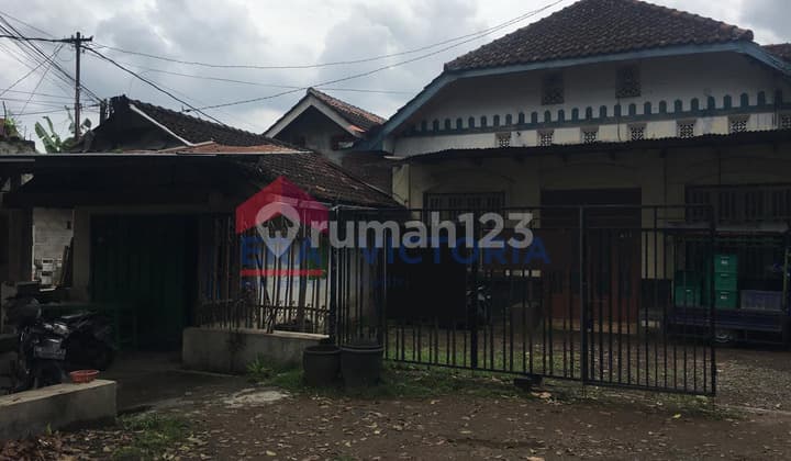 House + Large Warehouse in Mojoroto, Kediri City Strategic Location Road Access Near Kediri Terminal