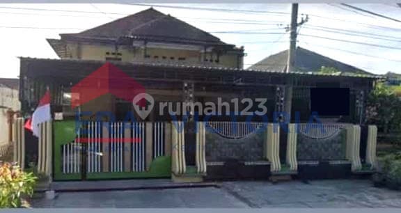 House located on Jalan Raya Loceret, Nganjuk Regency, Business & Tourism Area