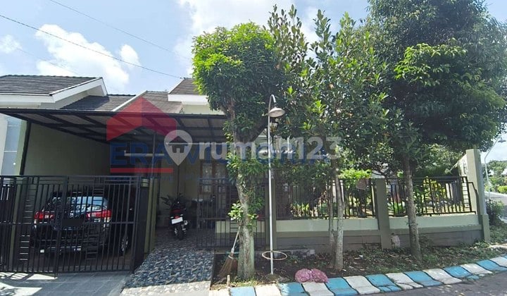 Luas 354M² Harga 2,5M! Rumah Hook dengan Lahan Kosong, Dalam Perumahan Daerah Karangploso
