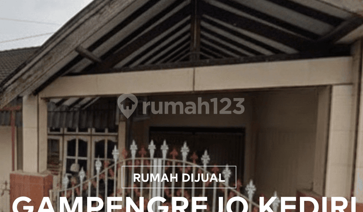 Spacious Ready-to-Occupy House in the City Center of Kediri