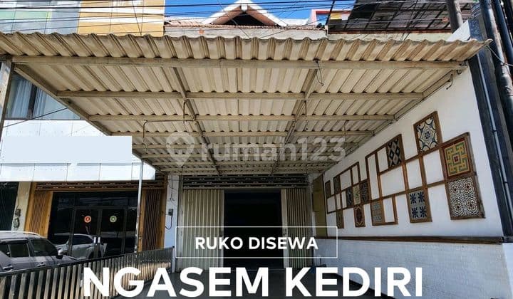 For Rent Strategic 2.5 Story Shop House in Ngasem Kediri