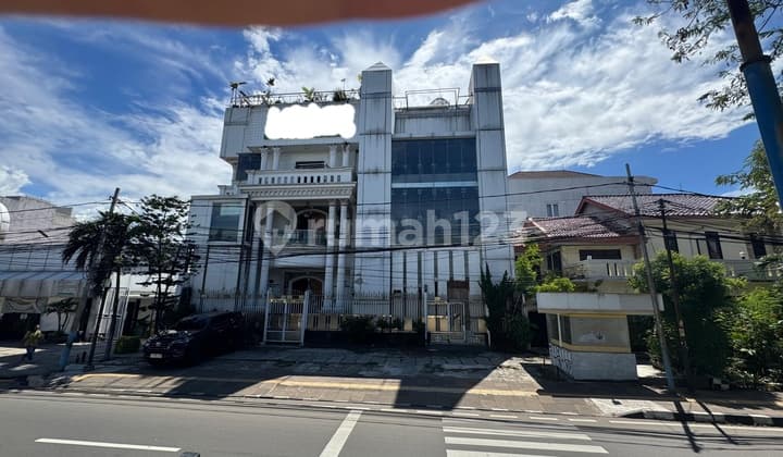 Ruko 4 Lantai di Cempaka Putih - LT 220 M², Lokasi Premium
