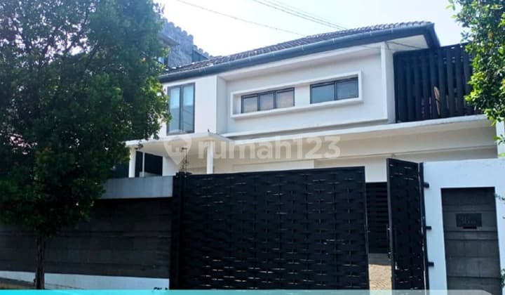 Luxury Spacious House Near Pondok Indah – Move-In Ready & Strategic Location!