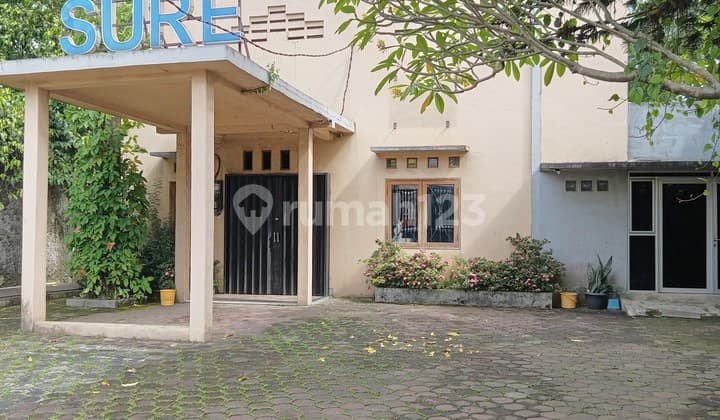 Ready-to-Use Building for Sale for Business on Jl Raya Cijengir, Binong