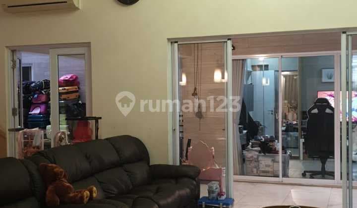 Corner House 2 Floors Fully Furnished in The Riviera Puri Metland - Tangerang