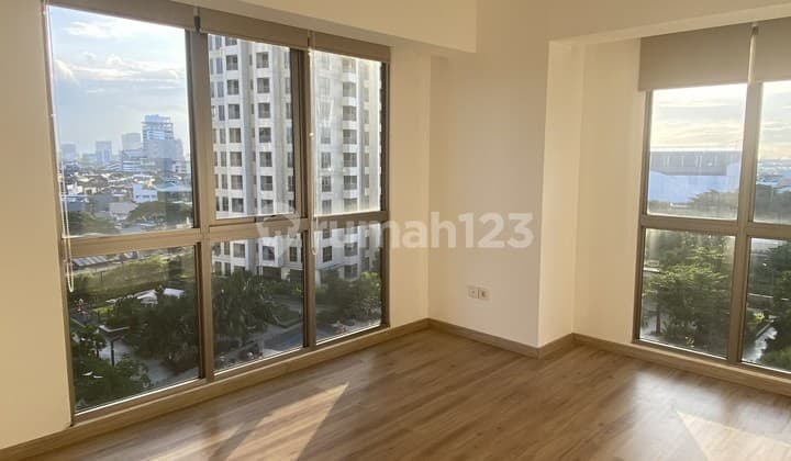 Dijual Apartemen 2 Bedroom Unfurnished M-Town Signature Herald Tower Gading Serpong - View Pool & Mall Summarecon