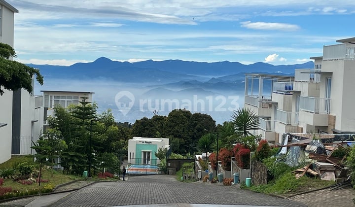 For Sale Semi Villa House, Cool and Serene Air, Typical of Lembang, Strategic Location