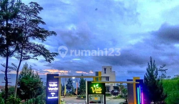 Dijual Rumah Semi Villa Strategis Dengan Pemandangan Gunung