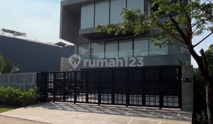 Dijual Rumah Mewah Kawasan Old Money