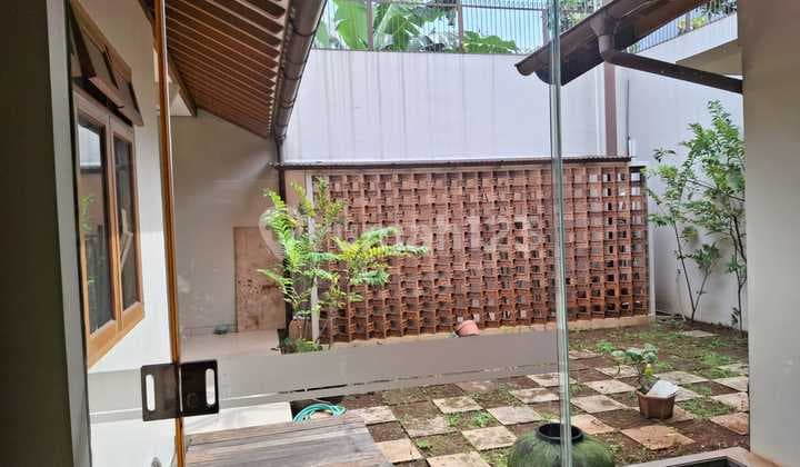 Rumah Bagus 2 Lantai di Griya Loka Bsd, Tangerang Selatan
