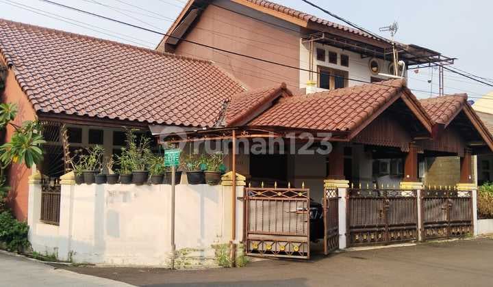 Beautiful House in Zamrud Hamlet at an Affordable Price