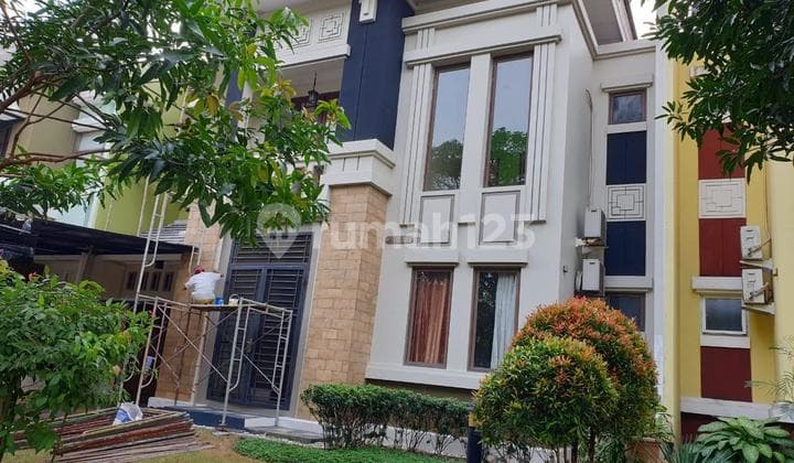 Rumah Mewah 2 Lantai Dekat dengan Pusat Perkantoran