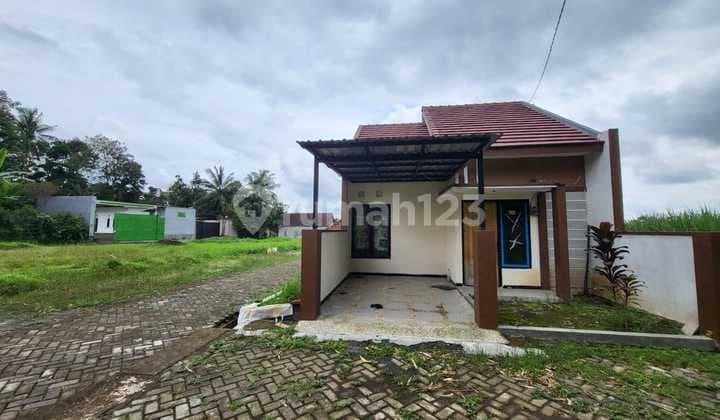 Hunian Minimalis Bangunan Baru di Kota Malang