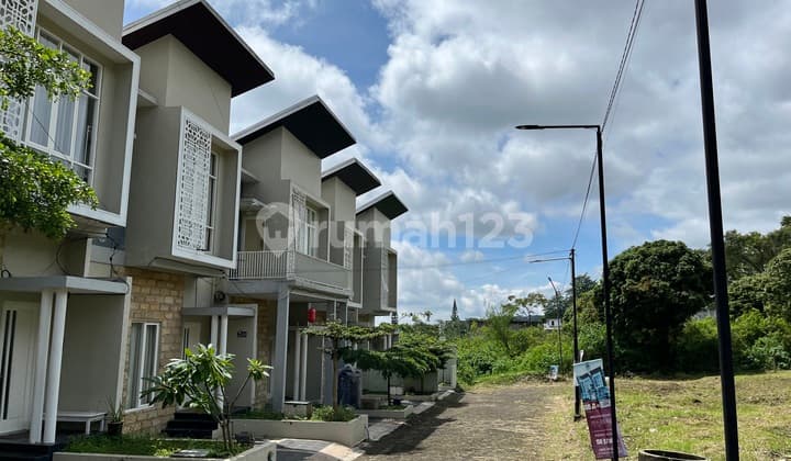 Villa Eksklusif Full Furnish SHM Siap Investasi