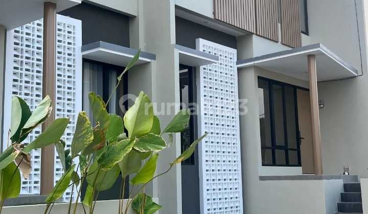 Desain Minimalis Villa SHM Dekat Tempat Wisata