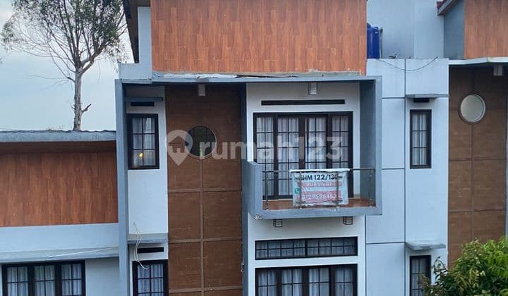 Dijual Villa di Cisarua Lembang