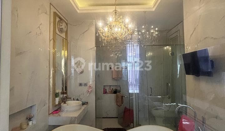 For Sale Classic European Minimalist House Fully Furnished