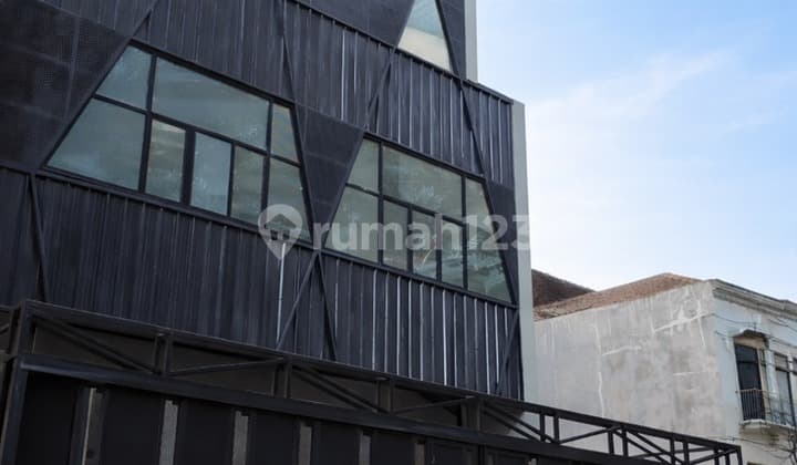 Disewakan Ruangan untuk Resto Cafe atau Studio