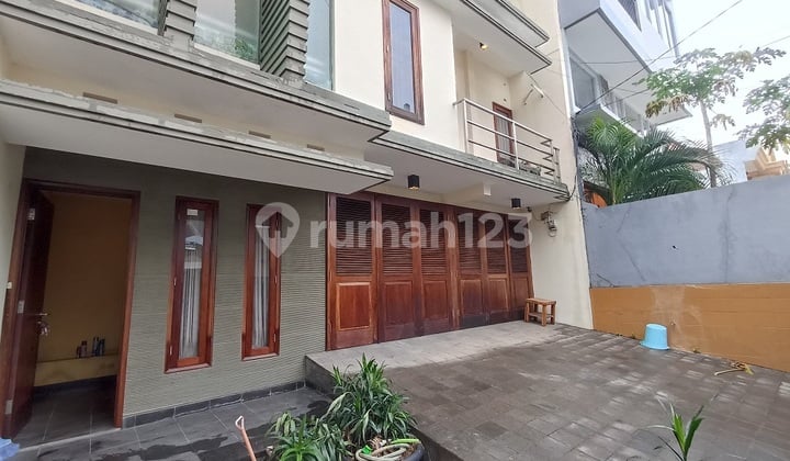 Dijual Rumah 3 Lantai Siap Huni di Gading Nias