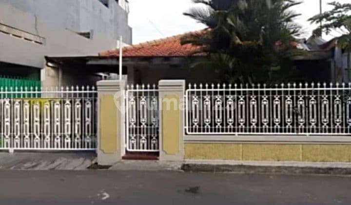 Rumah, Minim Renovasi, Daerah Pusat Kota, Tenang bisa untuk Usaha di Senen Jakarta-Pusat