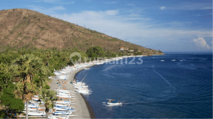 Beachfront land in Amed