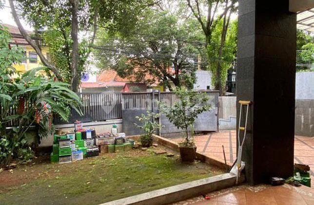 Hot Sale!!! For Sale SHM House in Kebayoran Baru, Ready to Occupy, Well-Maintained House