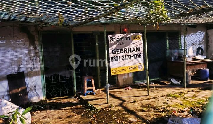 Land + Strategic Building in Front of Pademangan Barat II Community Health Center – Suitable for Boarding House & Investment