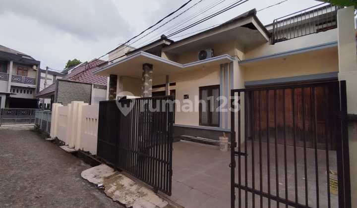 Rumah Mewah Luas 225m² Di Panorama Alam Cilangkap - Siap Huni, 3 Kamar Tidur,shm