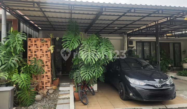 Comfortable Home in Graha Raya Bintaro Cluster Near Modern Market and Hospital