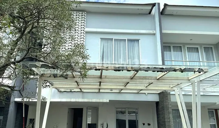Beautiful Ready-to-Occupy House Near Pondok Indah Hospital and Fresh Market