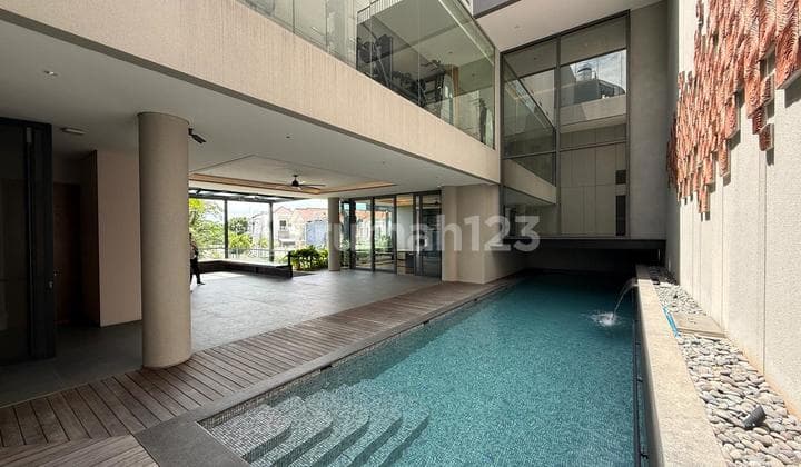 Rumah Termewah se-Komplek Daan Mogot Baru, Jakarta Barat