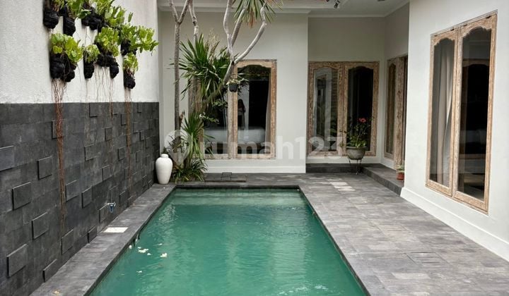 Villa Strategis Fully Furnished Lingkungan Tenang Pusat Kota