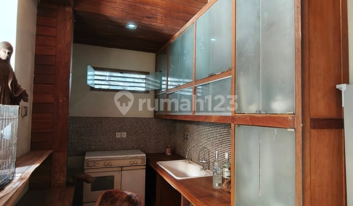 House with Strategic Location in the City Center, Quiet Neighborhood