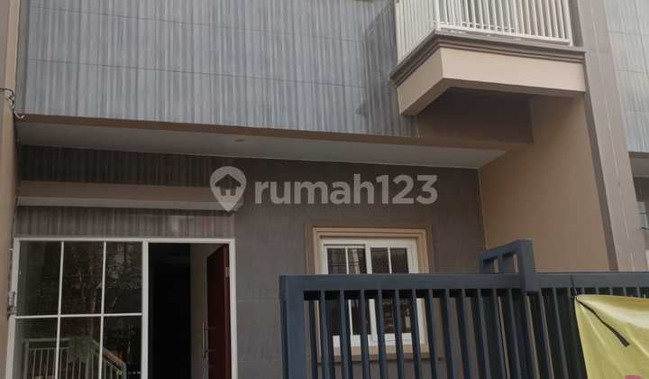 Rumah Baru di Mulyosari, Dekat dengan Kampus Its dan Pakuwon City