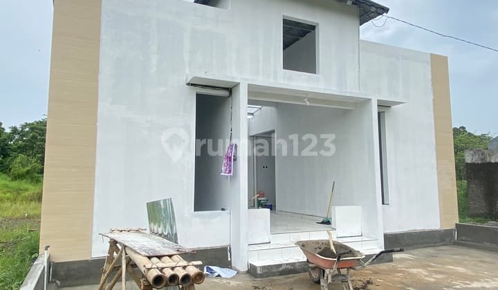 Single-Story Hook House with 2 Bedrooms, Located Near the Center of Jepara City